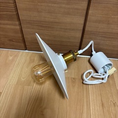 ニトリ　ペンダントライト＋電球　　の画像