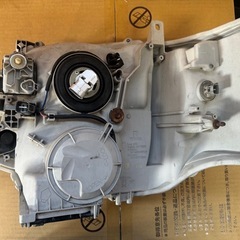 ハイエース3型　純正ヘッドライトの画像