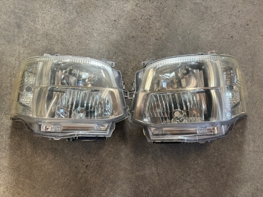 ハイエース3型　純正ヘッドライト