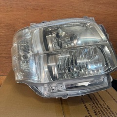 ハイエース3型　純正ヘッドライトの画像
