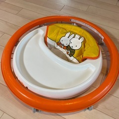 美品　ミッフィー 歩行器　折りたたみ可能の画像