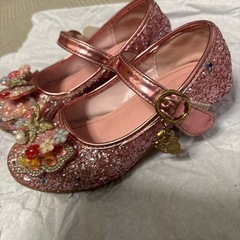 女の子　靴の画像