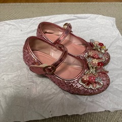 女の子　靴の画像