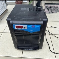 冷却機能付きクーラー 黒の画像