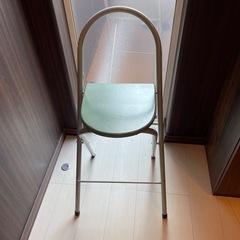 【取引中】折り畳み　カウンター用イスの画像