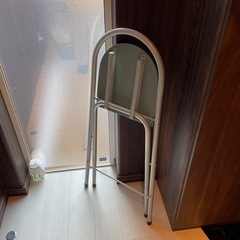 【取引中】折り畳み　カウンター用イスの画像