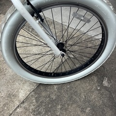 白い自転車　おしゃれですの画像