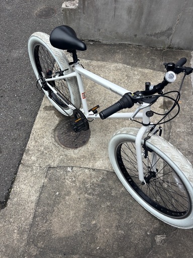 白い自転車　おしゃれです