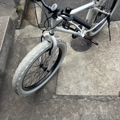 白い自転車　おしゃれですの画像