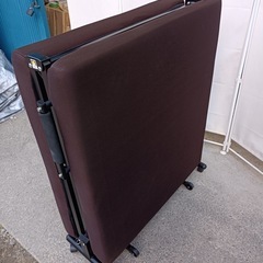 [八6524]  折りたたみベッド  外形寸法  90X200㎝  高さ約33㎝の画像