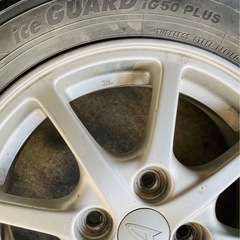 ダイハツ純製ホイール、スタッドレスタイヤ付き155/65r14の画像