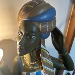 間接照明　アフリカ女性　高さ120センチの画像