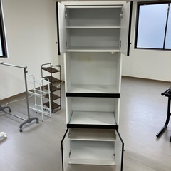 食器棚の画像
