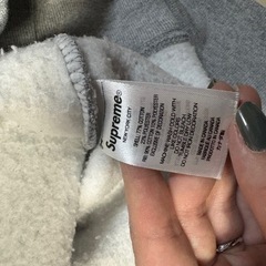 supremeトレーナーの画像