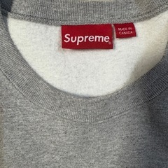 supremeトレーナーの画像