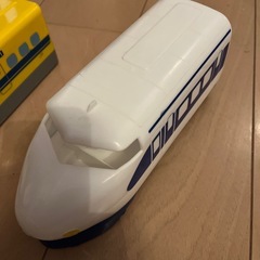 新幹線お弁当箱の画像