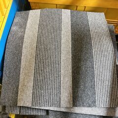 タイルカーペット グレー系 はぎれ有 約100枚の画像