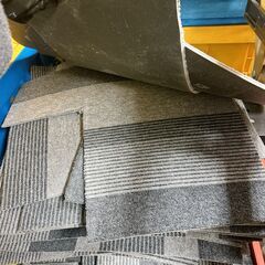 タイルカーペット グレー系 はぎれ有 約100枚の画像