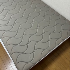 ニトリ セミダブルマットレスと木製スノコベットフレームセットの画像