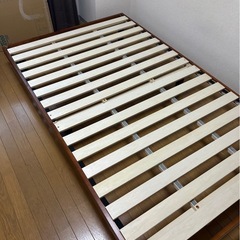 ニトリ セミダブルマットレスと木製スノコベットフレームセットの画像