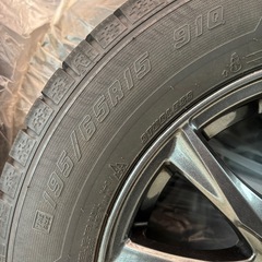 スタッドレスタイヤ、ホイールセット、195/65R15の画像
