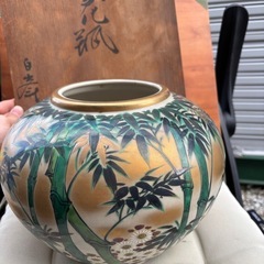 九谷焼　竹と花のデザイン陶器　花瓶　壺の画像