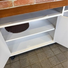 格安★木製キッチンカウンター　作業台　収納棚　レンジボードの画像