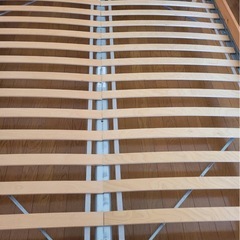 IKEAクイーンサイズベッドの画像