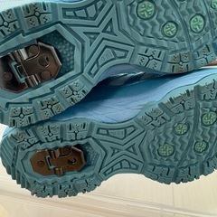 スパイク付きスニーカー　19cmの画像