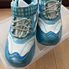 スパイク付きスニーカー　19cmの画像