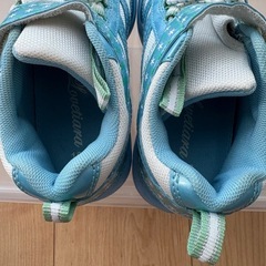 スパイク付きスニーカー　19cmの画像