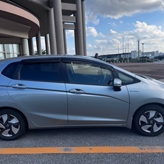 27年式　フィット　ハイブリッド　の画像