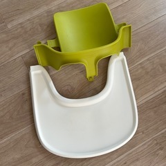 STOKKEトリップトラップ(トレイ、ベビーセット付き)
の画像