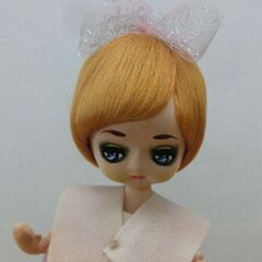 当時物 昭和レトロ スタードール2体セット 台に割れあり ポーズ人形 女の子人形 ワンピース ベレー帽 リボン 札幌 西野店の画像