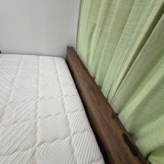 QUEEN サイズ　ベッド　マットレス付きの画像