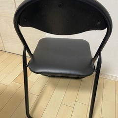 折り畳み椅子の画像