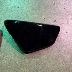 ホンダ マグナ250 サイドカバー 左右セット / 補修ベース・割れあり（MAGNA250 / MC29）黒 塗装済みの画像