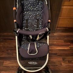 赤ちゃん用椅子と乳母車の画像
