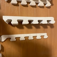 ジョイントマット　27枚　（ブラウン系22枚、ホワイト系5枚）の画像