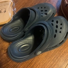 子供用スリッポン、サンダル、おまけのスリッパの画像