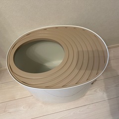 猫　上から入るトイレ
の画像