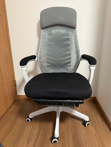 多機能オフィスチェア／ゲーミングチェア（リクライニング・フットレスト付き）