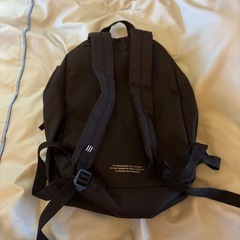 adidasリュックの画像