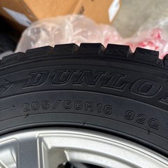 中古スタッドレス　ホイールセット　205/60R16 4本　2022年製2本　2019年製2本ウインターマックス　プリウスα等！の画像