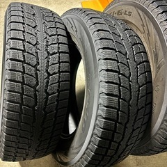美品　TOYOスタッドレスタイヤ 18インチ JLラングラースタッドレス
の画像