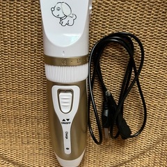 ペット用バリカンとカゴベットの画像