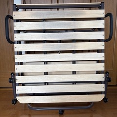 木製スノコ仕様キャスター付スチールベッド(シングル)の画像