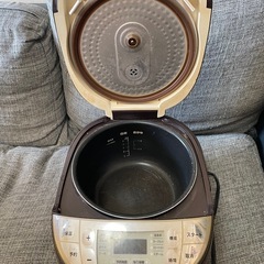 炊飯器の画像