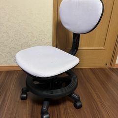 無料　差し上げます　椅子　学習机の椅子　の画像