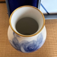 花柄　壺の画像
